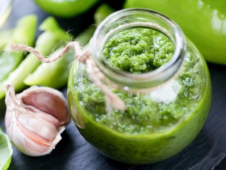 Зелен чимичури сос от рукола - снимка на рецептата